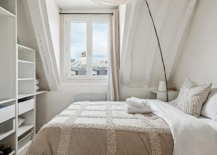 Bnbnova - Le Louvre & Notre-dame